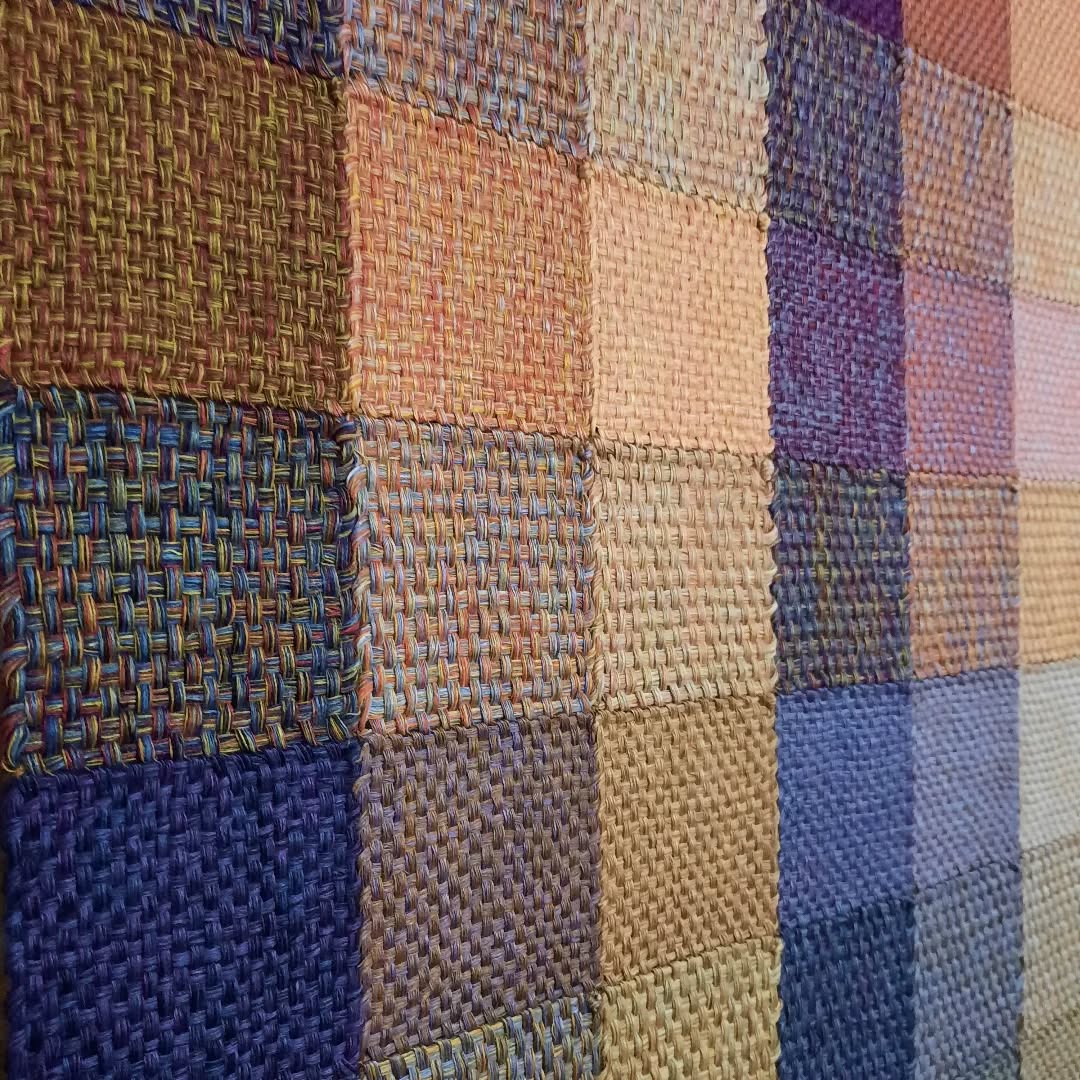 Värien löytöretki 
Lauttasaaren kirkossa 
Näyttely avoinna joulukuun ajan 

#textileart 
#artexhibition 
#weaving 
#tekstiilitaiteilijattexory
#lauttasaarenkirkko