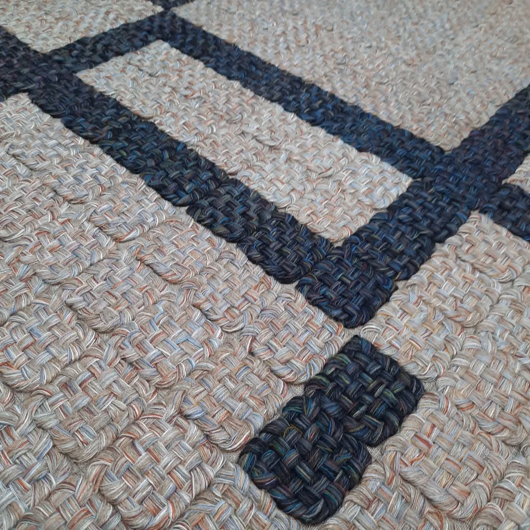 Värien löytöretki
Näyttely Lauttasaaren kirkossa on avoinna joulukuun ajan

#textileart 
#artexhibition 
#finnishtextileart 
# weaving 
#tekstiilitaiteilijattexory 
#lauttasaarenkirkko